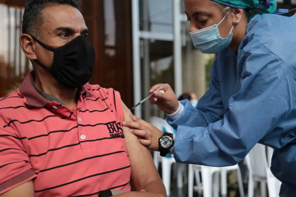 Encuentra aquí la disponibilidad de vacunas para COVID -19 que hay hoy 17 de enero en los diferentes sitio de vacunación de Medellín.